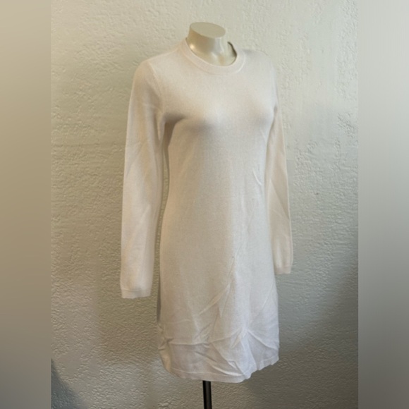 SAKS FIFTH AVENUE Ivory 100% Cashmere Tunic SM NWT as is -holes , easy to fix - Picture 2 of 13